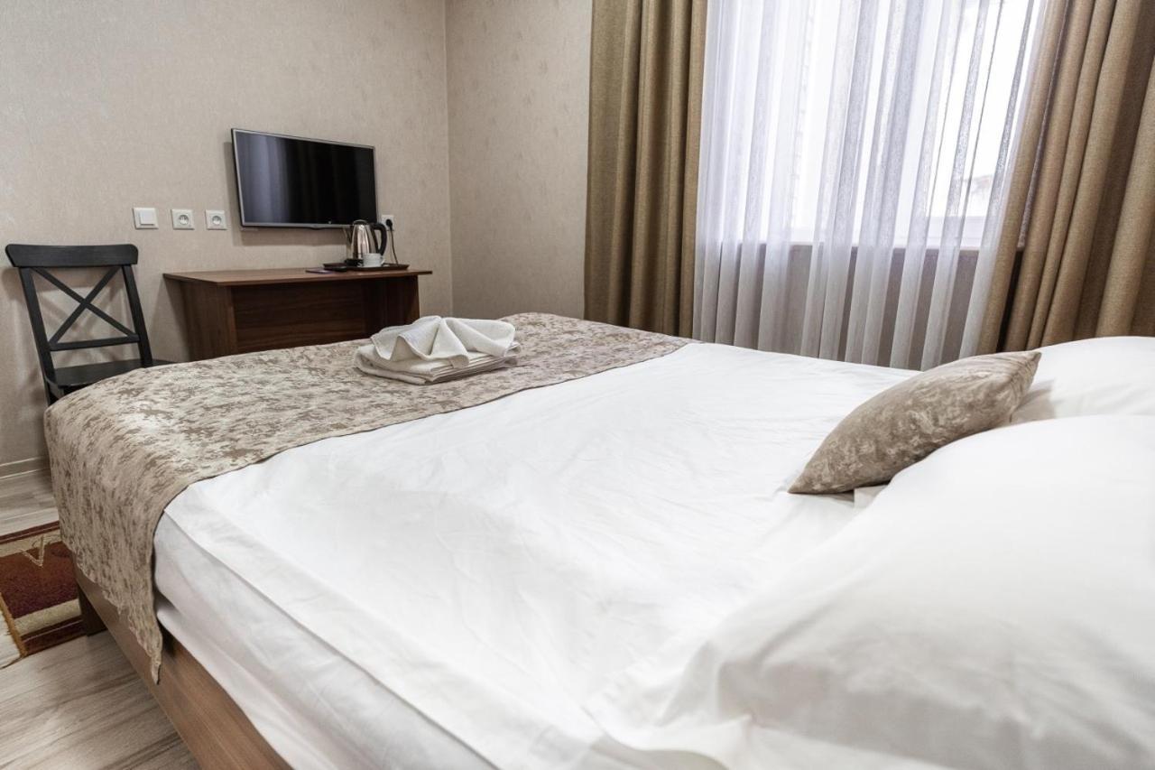 Madanur Hotel Karakol Luaran gambar