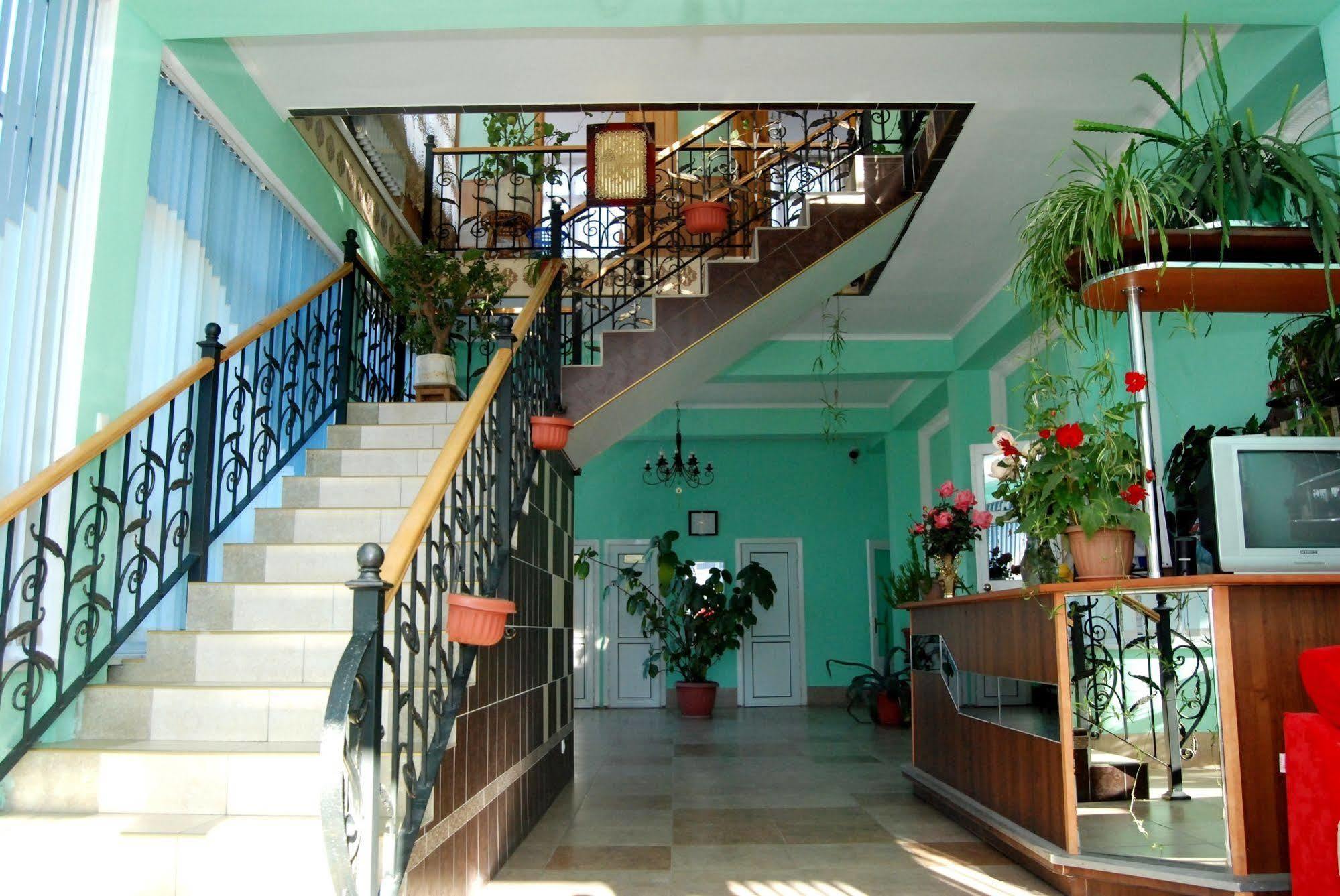 Madanur Hotel Karakol Luaran gambar