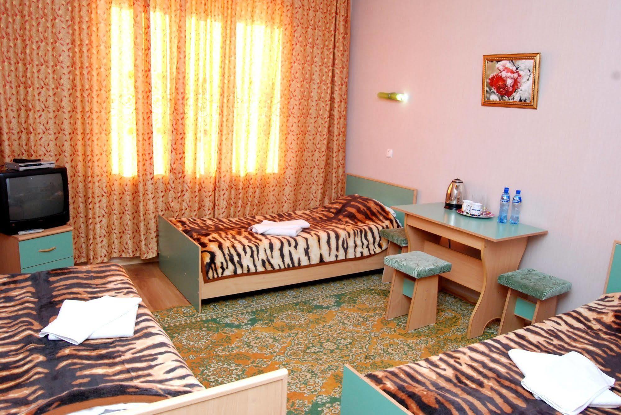 Madanur Hotel Karakol Luaran gambar