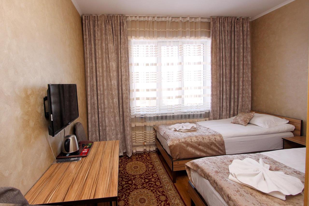 Madanur Hotel Karakol Luaran gambar