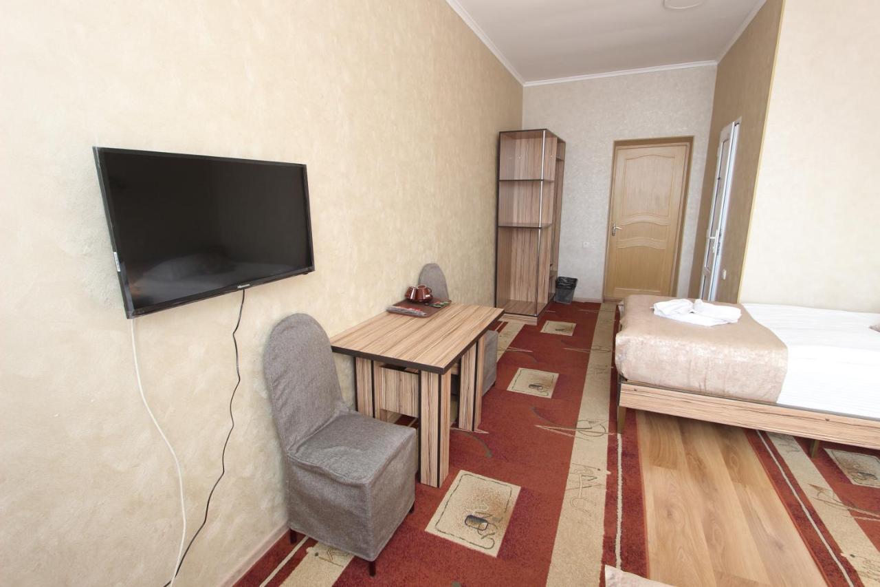 Madanur Hotel Karakol Luaran gambar