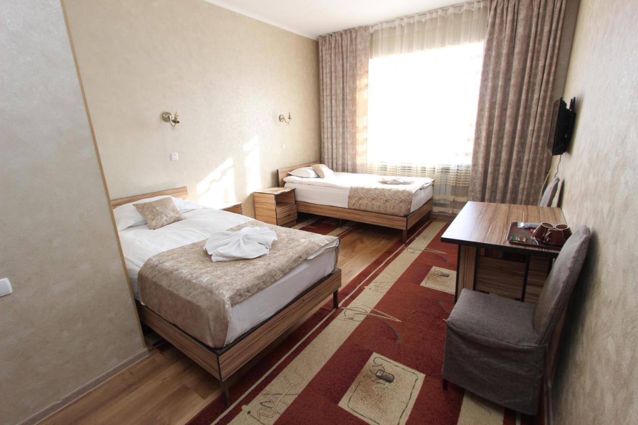 Madanur Hotel Karakol Luaran gambar