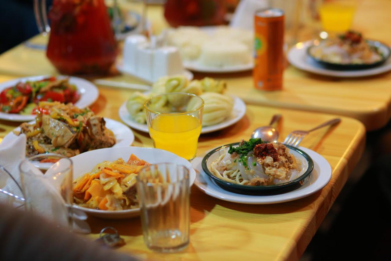 Madanur Hotel Karakol Luaran gambar